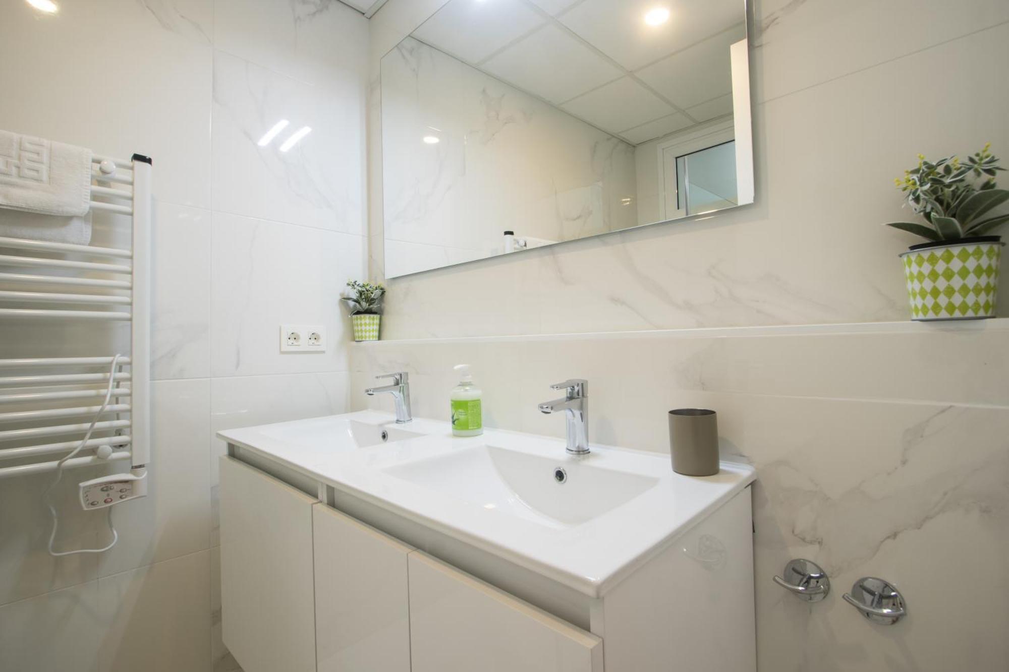 4 Bedroom/3 Baths W/ Ac In Near Beach! アリカンテ エクステリア 写真